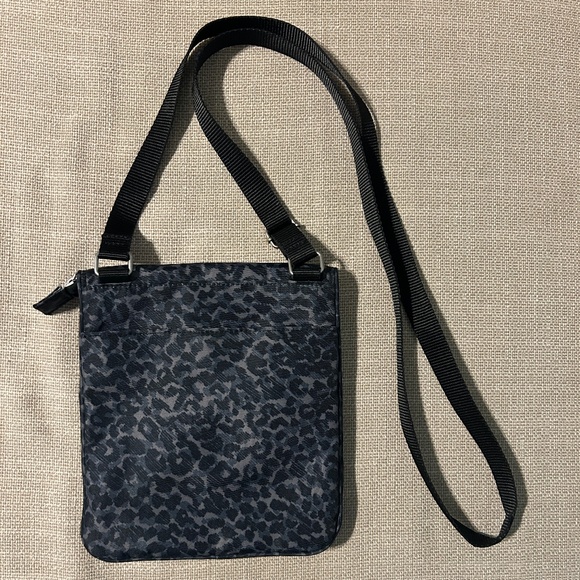 Baggallini Black Cheetah Print Flap Crossbody Bag - Picture 6 of 7